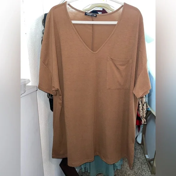 Plus Solid V Neck Tee - Picture 3 of 3